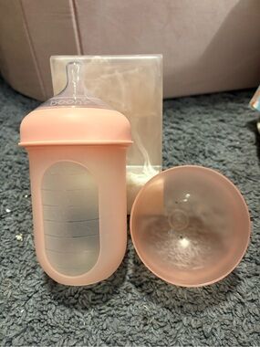 NWOT Boon 8 oz peach colored bottle with a lid